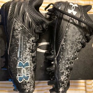 Under Armour football cleats, size 4Y